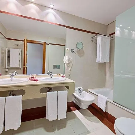 Azz Claras Hotel