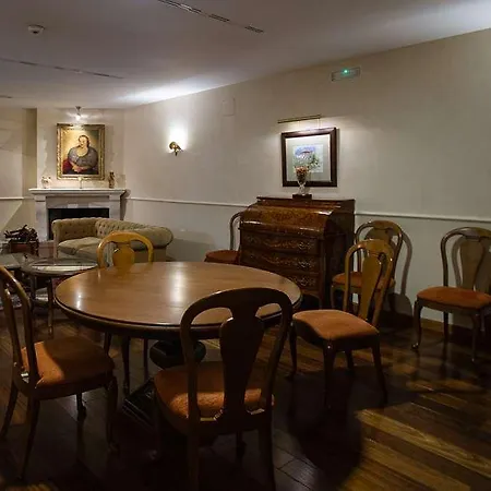 Hotell Azz Claras 4*